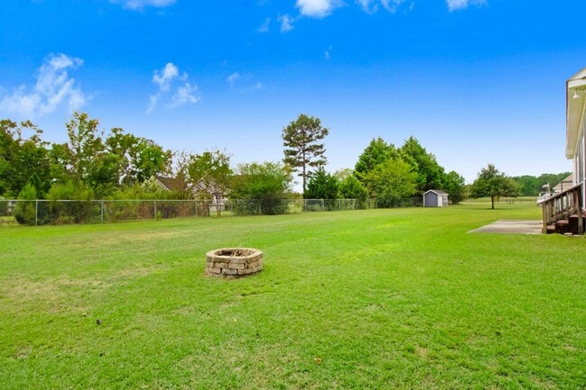 Building Photo - 200 Poplar Knoll Rd