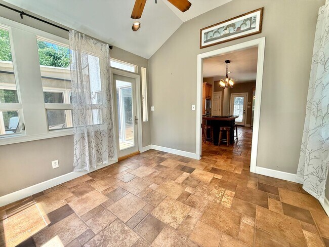 Building Photo - 309 Bullrun Valley Dr