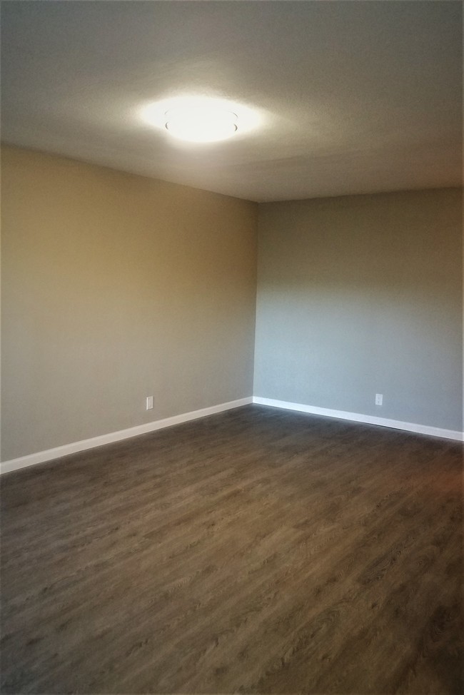 Building Photo - Tradewinds