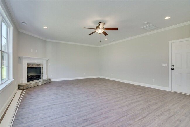Building Photo - 302 Huntley Loop