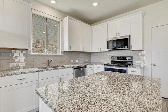 Building Photo - 449 Stone Water Ln