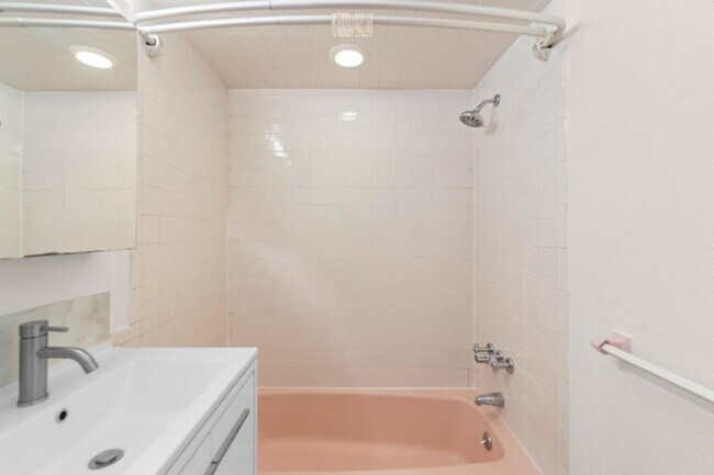 Building Photo - 239 Crescent Ln