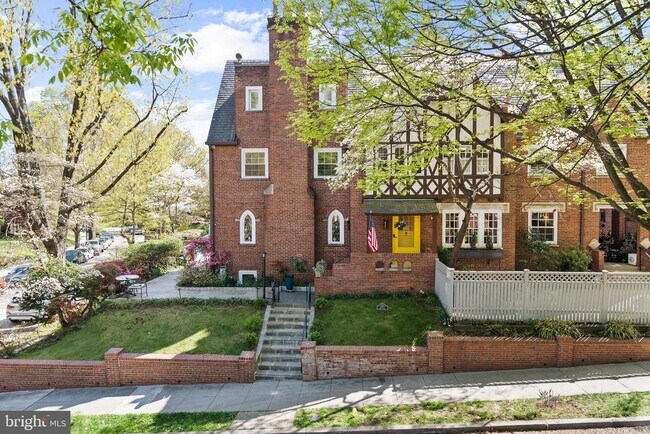 Building Photo - 4400 Q St NW