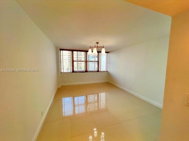 Building Photo - 2030 S Ocean Dr