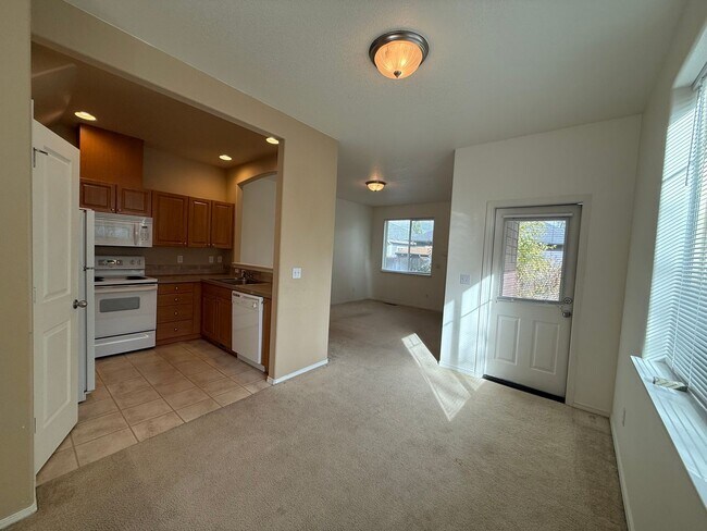 Building Photo - 2 Bed/1.5 Bath Townhome Near the Old Mill