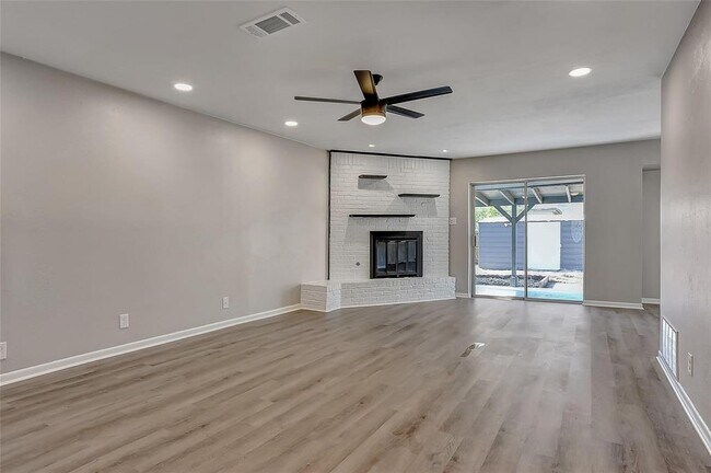Building Photo - 3014 Northridge Dr