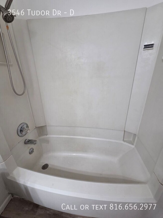 Building Photo - 3546 Tudor Dr