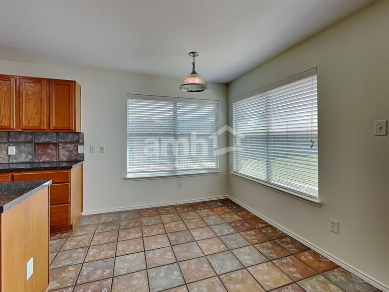 Building Photo - 101 Foxtail Ct