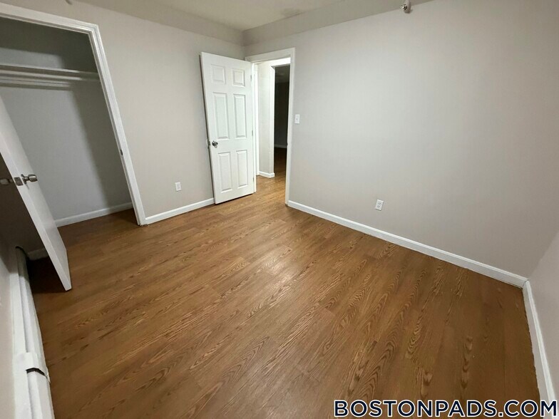 Building Photo - 18 Belmont St