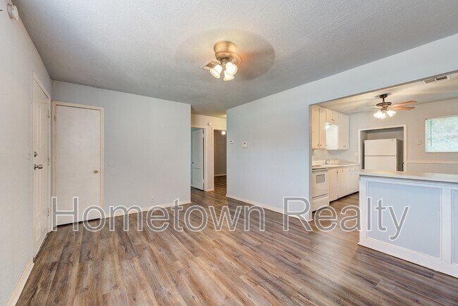 Building Photo - 9809 N McKinley Ave