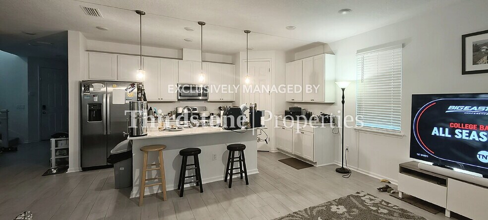 Building Photo - 8225 Cedar Run Ln