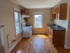 Building Photo - 98 Van Den Noort St