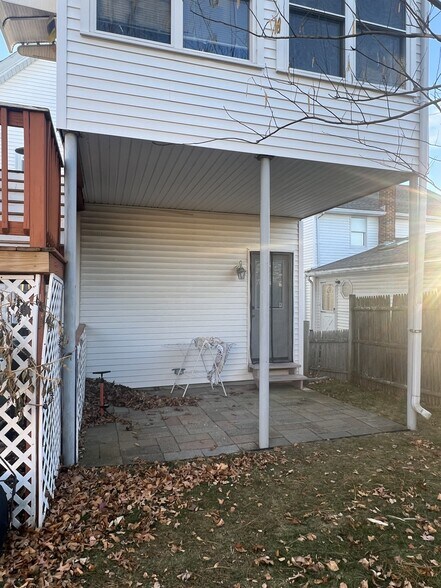 Building Photo - 27 Underwood St