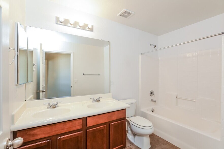 Building Photo - 7907 S 50th Ln