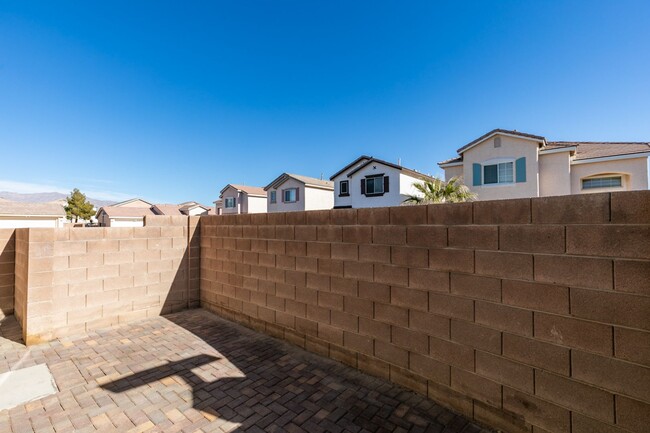 Building Photo - Single Story 3 bedroom in Gated Community,...