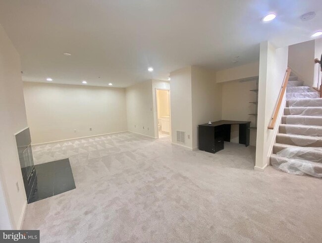Building Photo - 5700 Exeter Hill Way