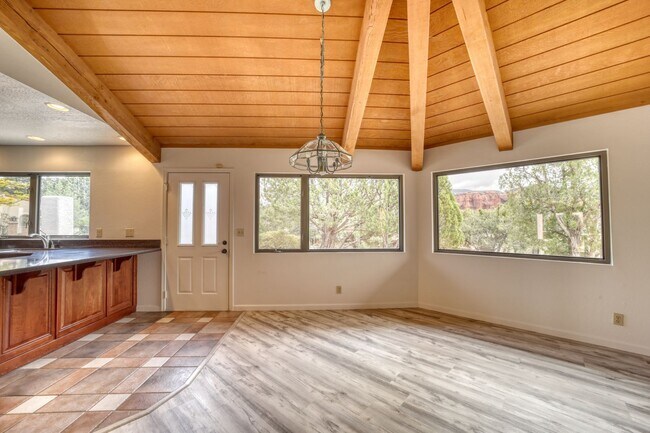 Building Photo - Beauty on Bowstring Drive