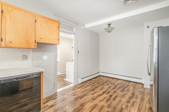 Building Photo - 429 S Pitt St