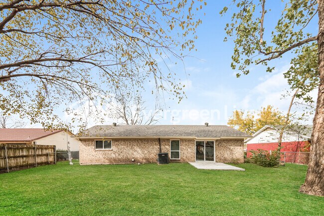 Building Photo - 816 Jack St