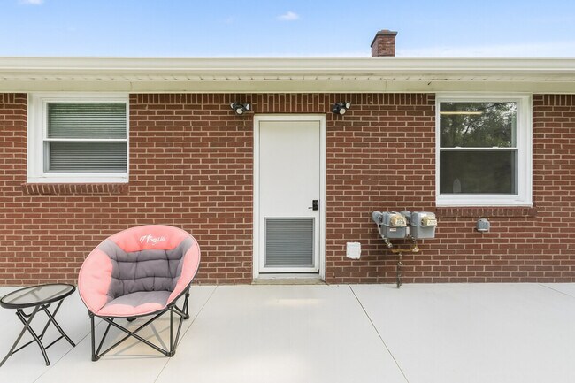 Building Photo - 8254 Mary Ann Ave