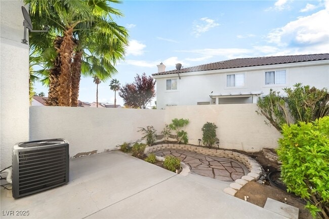 Building Photo - 435 Coral Sea St