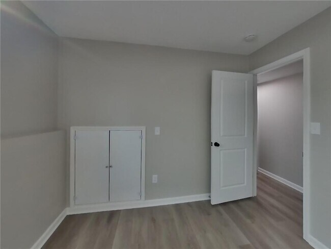 Building Photo - 1309 11th Ave W
