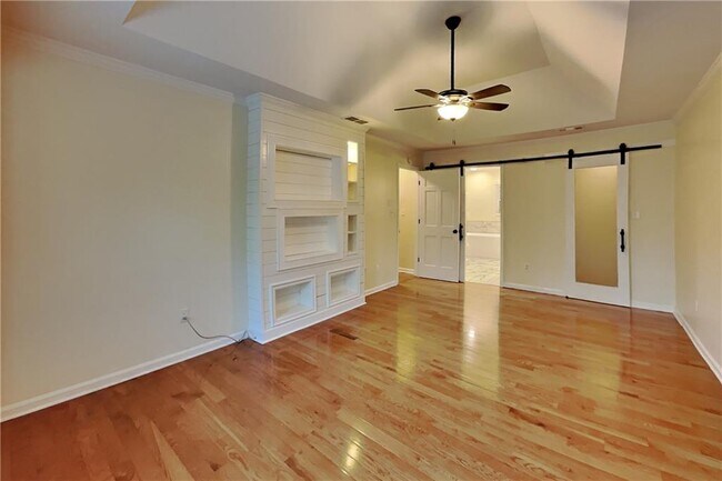 Building Photo - 3829 Bluffview Dr