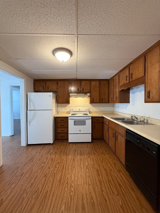 Building Photo - 83 D Lawn Street