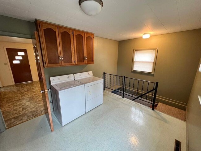 Building Photo - 704 3rd Ave