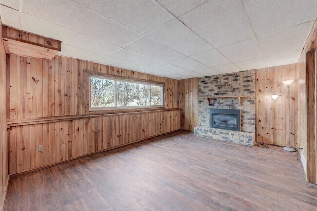 Building Photo - Great 3bed 2bath Single Family Home in Prime Eden Prairie Neighborhood