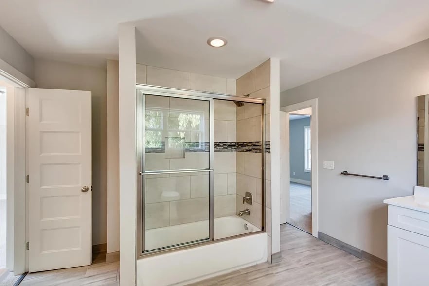 Building Photo - 1110 Chester Ave