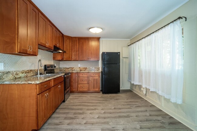 Building Photo - 1 bedroom 1 bath Makai side