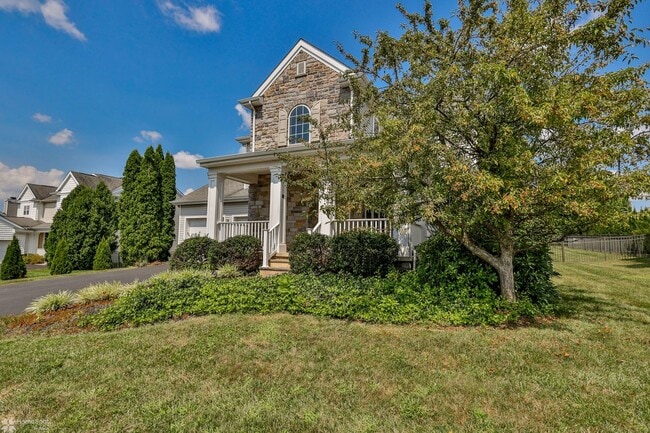 Building Photo - Beautifully maintained, energy-efficient f...