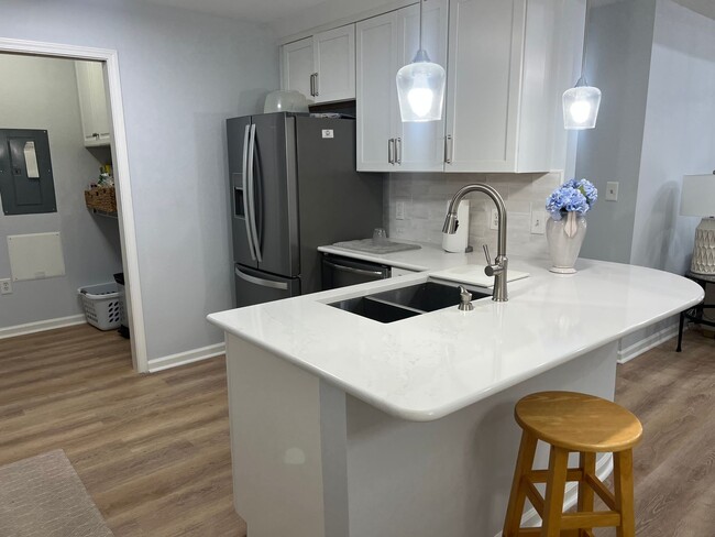 Building Photo - Beautifully Updated 3-Bedroom in Bridgepointe