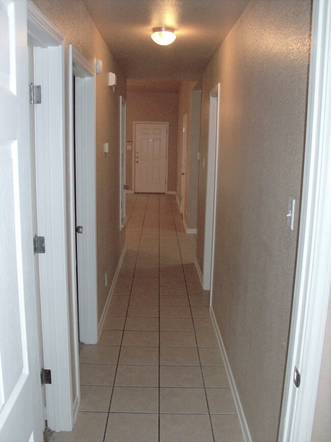 Building Photo - 4903 Heather Ln