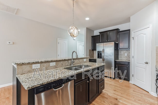 Building Photo - 8285 Viewpoint Lane