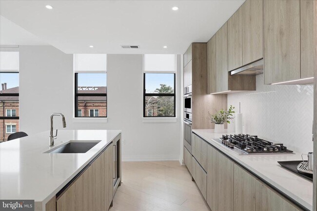 Building Photo - 1201 N Royal St