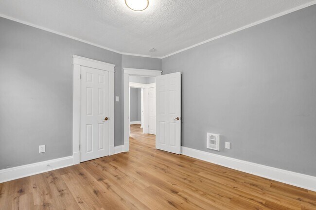 Building Photo - Fully renovated house located on Cleveland...