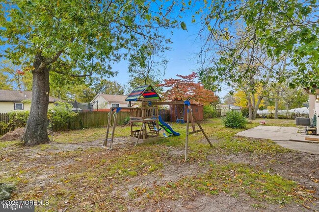 Building Photo - 42 Monroe Ave