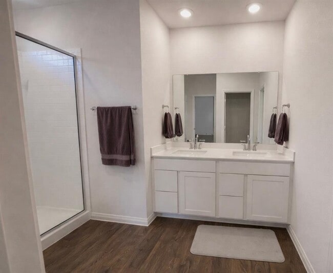 Building Photo - 608 Mais Dr