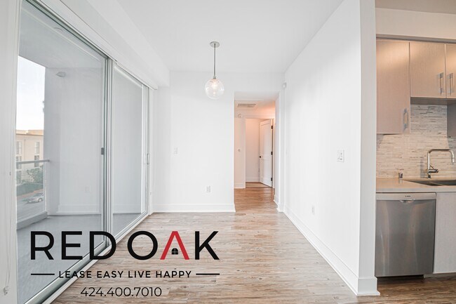 Building Photo - 1168 S Barrington Ave