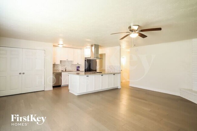 Building Photo - 5026 Parkridge Drive