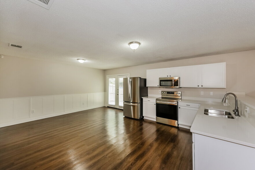 Building Photo - 7912 Whitney Ln