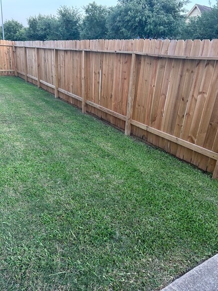 Fenced yard - 3602 Cedar Flats Ln