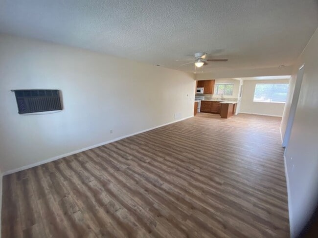 Building Photo - (55+ Community) Perfectly Located 2 Bedroom House in Oceanside Available 1st Week of June!