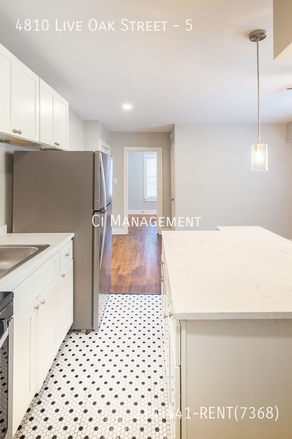 Building Photo - 4810 Live Oak St