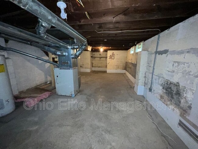 Building Photo - 1310 E 25th Ave