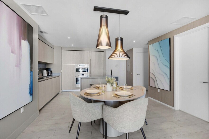 Building Photo - 4010 S Ocean Dr