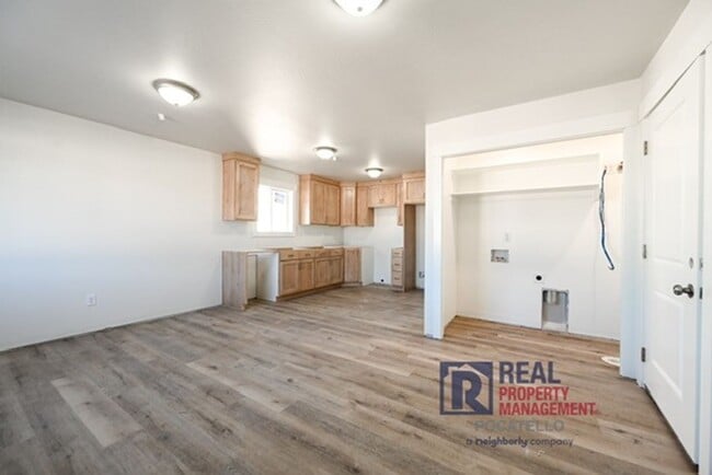 Building Photo - 5405 Park Lawn Dr