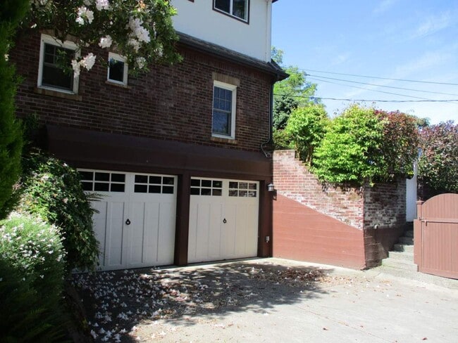 Building Photo - Stunning 4 Bedroom Home in North End Tacoma